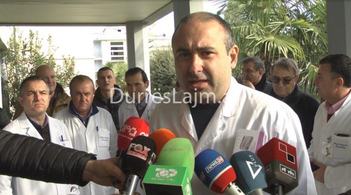 Dhuna në urgjencë, mjekët e Durrësit në protestë: Jemi të kërcënuar çdo ditë (VIDEO+FOTO)