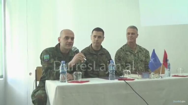Durrës, përfaqësues të ambasadës amerikane dhe NATO-s ‘zbarkojnë’ në gjimnazin “Gjergj Kastrioti” (VIDEO)