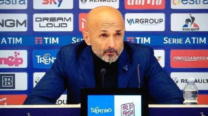 Penalltia e Fiorentinës inekzistente për dy arsye, Spalletti “tërbohet” me gazetarët!