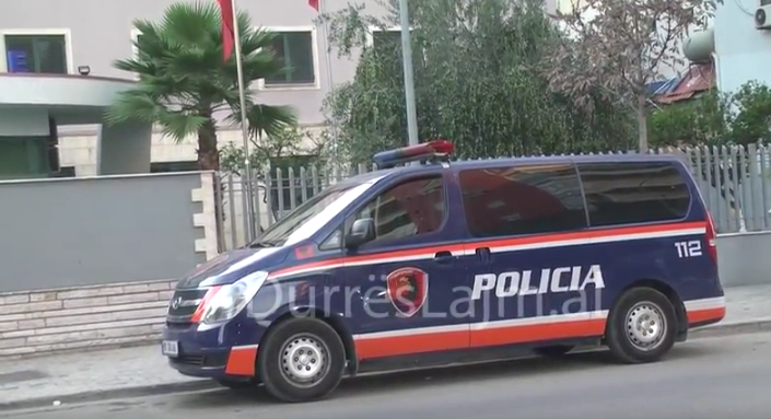 Tytë pistolete kokës punonjësit të portit Durrës, Policia: 2 të arrestuar