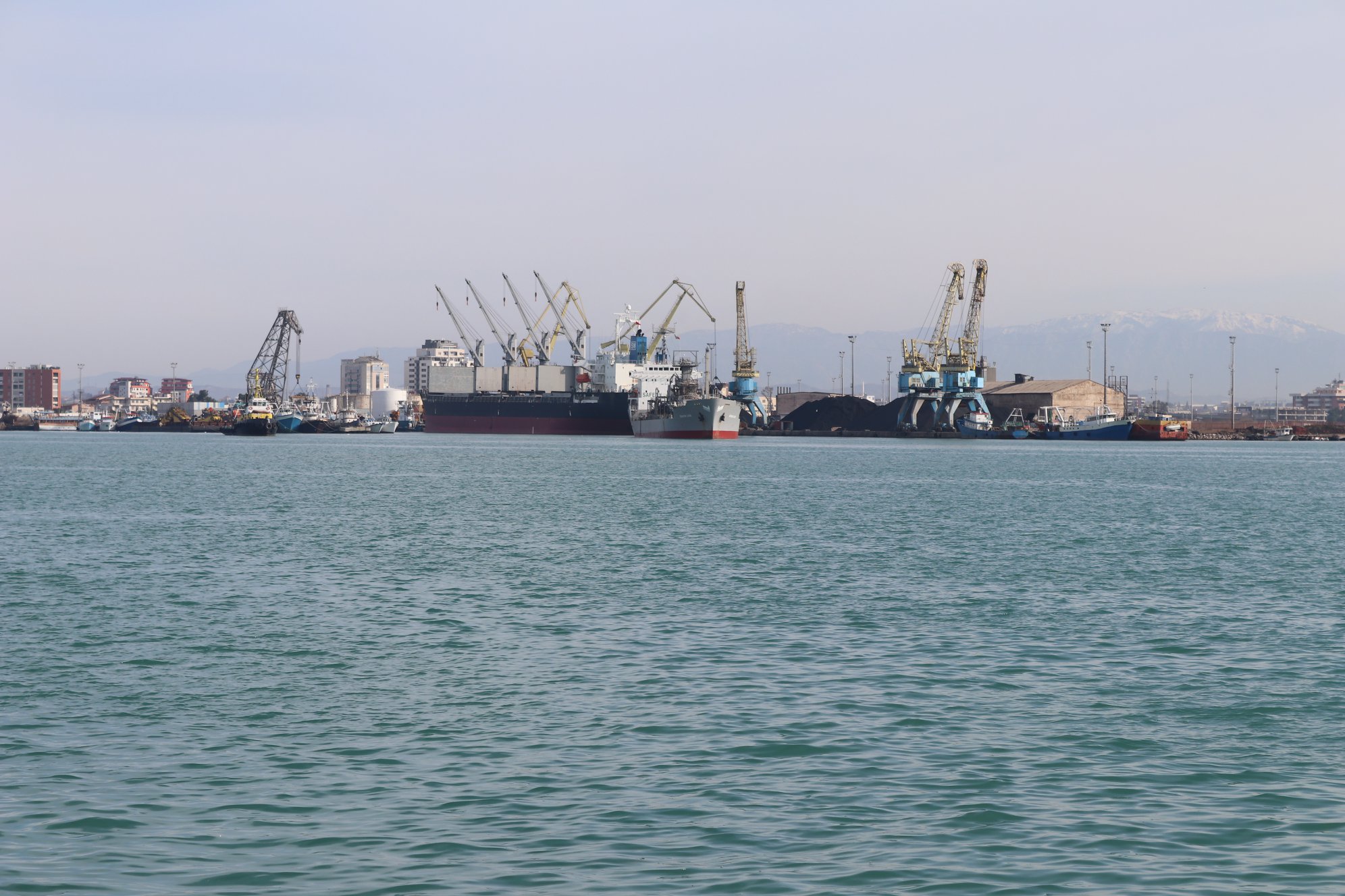 Përkeqësohet moti/ Drejtoria e Përgjithshme Detare paralajmëron lundërtarët