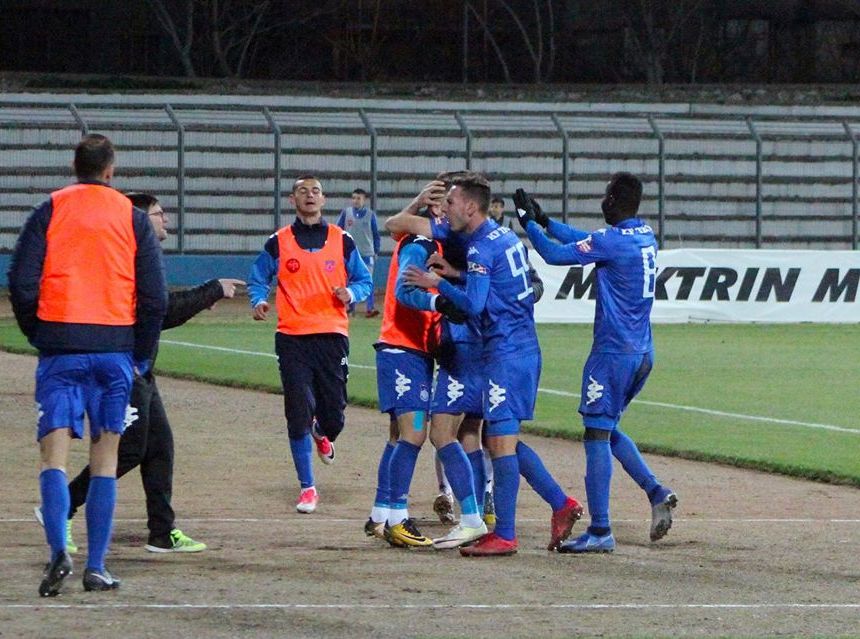 Rokadë dhe sytë nga Vajushi, Shkëmbi mendon për Skënderbeun