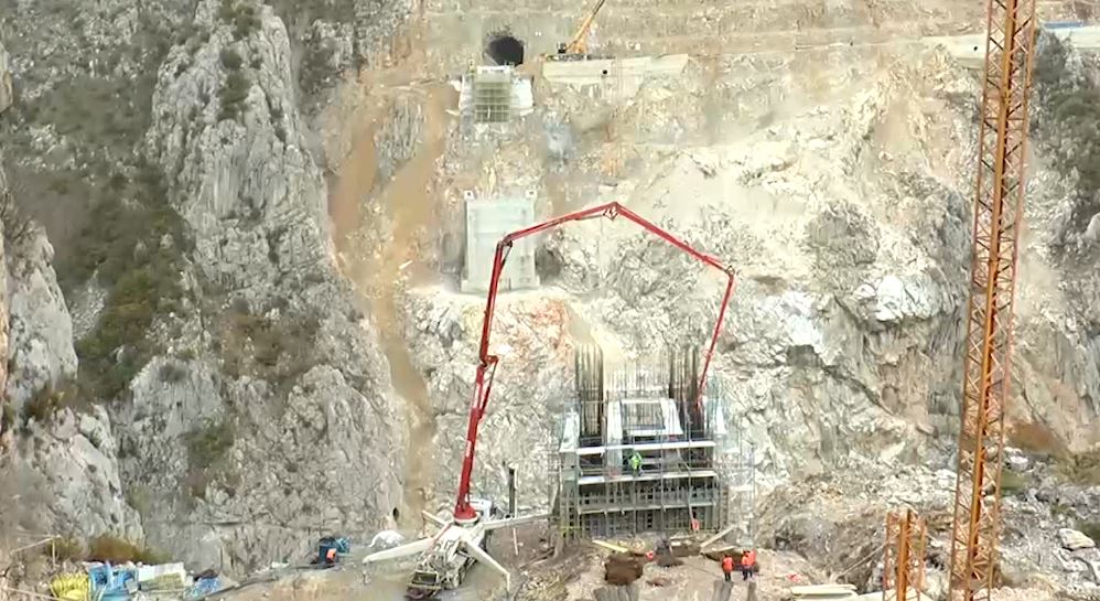 Balluku inspekton punimet në Rrugën e Arbrit: Cilësia e punimeve, kërkesa kryesore