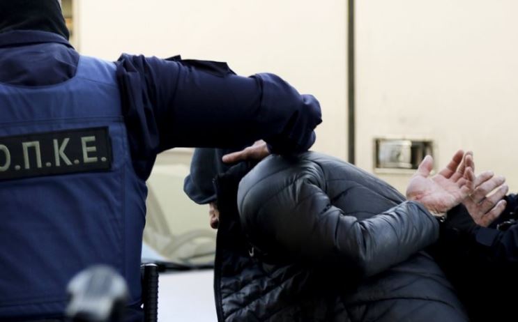 “Do të publikoj foto nudo”, shqiptari shantazhon 14-vjeçaren në Greqi