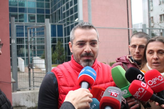 A do t’i rikthehet politikës? Si përgjigjet Saimir Tahiri