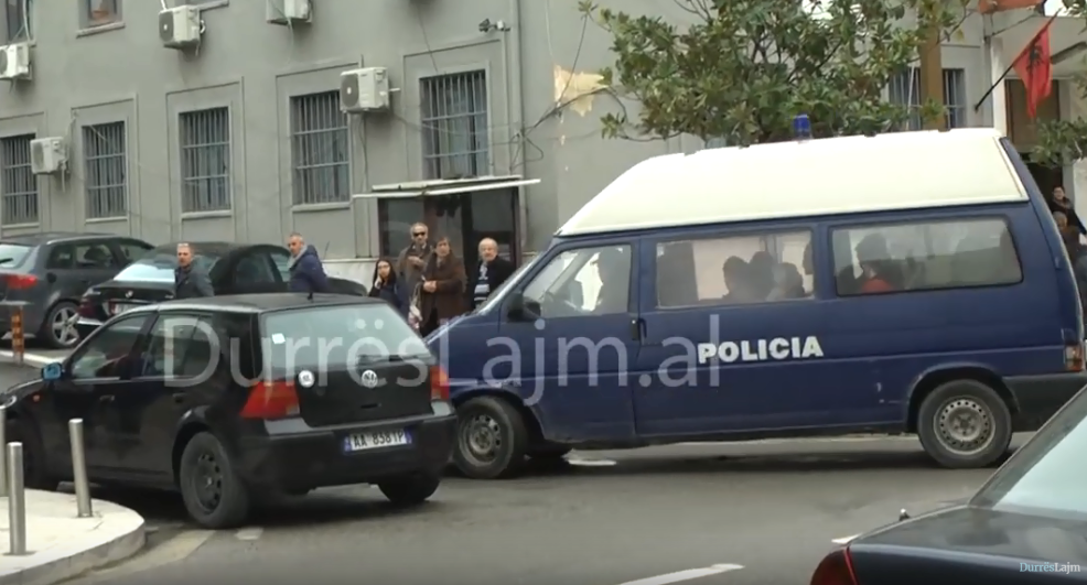 Përdhunimi i të miturës, 7 adoleshentët pranojnë akuzat në gjykatën e Durrësit (VIDEO)