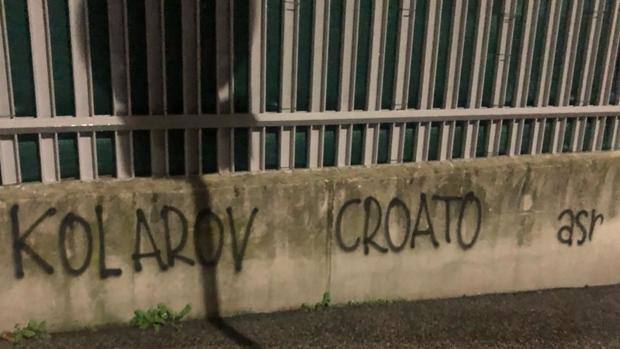 “Ule hundën, kroat m… !”, tifozët e Romës shpërthejnë kundër serbit!