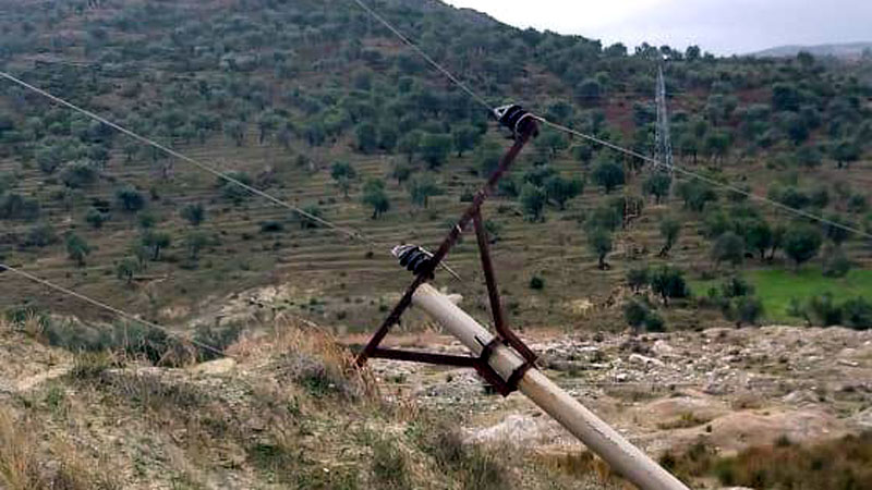 Era e fortë rrëzon shtyllat e tensionit të lartë. Spitali i Vlorës ngel pa drita