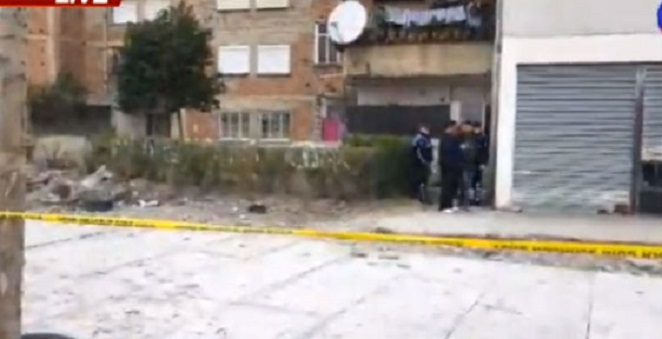 Krimi në familje, burri mbyti me duar gruan pastaj preu damarët (EMRAT)