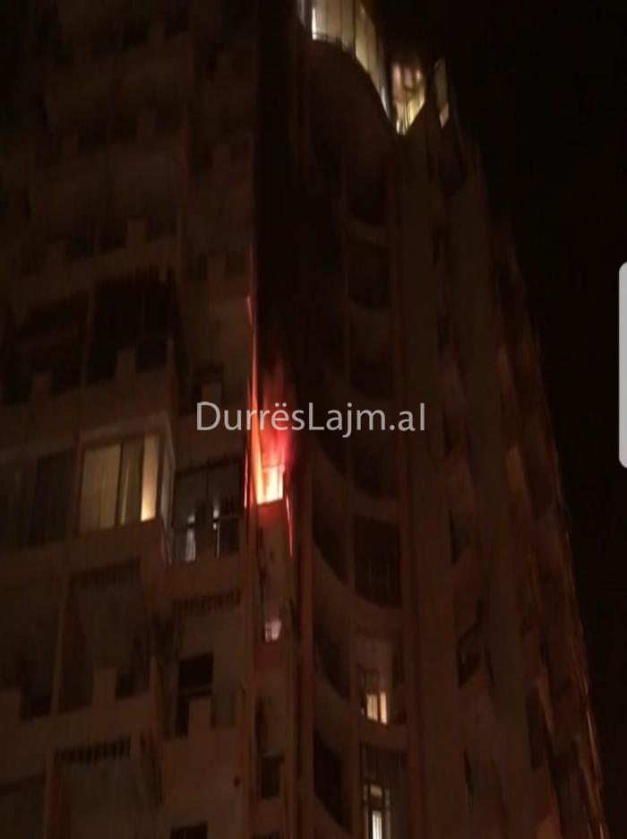 Detaje nga zjarri që shkrumboi dy apartamente në Currila (FOTO+VIDEO)