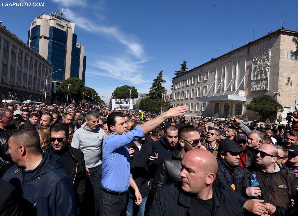 DW: Protesta më e madhe e opozitës