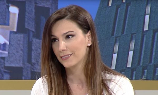 Nuk do ju besoni! Valbona Selimllari shfaqet me flokë të prera (FOTO)