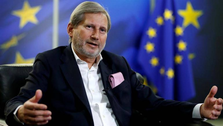 Hahn dënon dhunën, por mbështet të drejtën për protesta në Ballkan