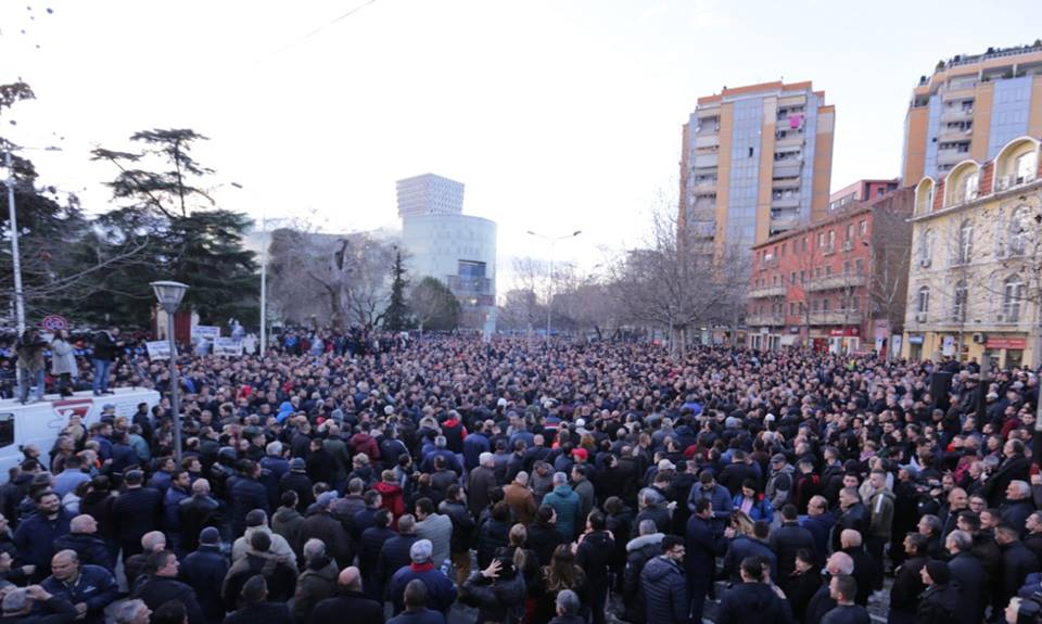 Nesër Kuvend dhe protestë, PS kërkon garantimin e sigurisë fizike të deputetëve