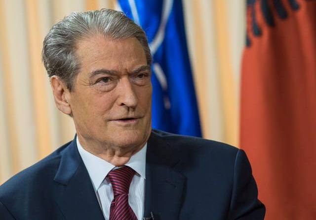 Berisha: Policia e Shijakut urdhëron të zhduket filmimi i sulmit me thikë në supermarket