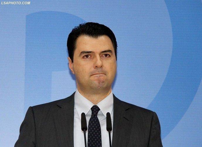 Deputeti socialist ironizon Bashën: Tullumbas i fryrë, sheh ëndrra me sy hapur