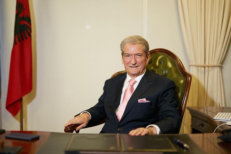 Atentati me bojë ndaj Veliajt, Berisha: Studenti hero! I lumtë!