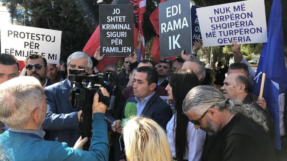“Nuk na turpëron Shqipëria, por qeveria”, emigrantët protestë në Athinë