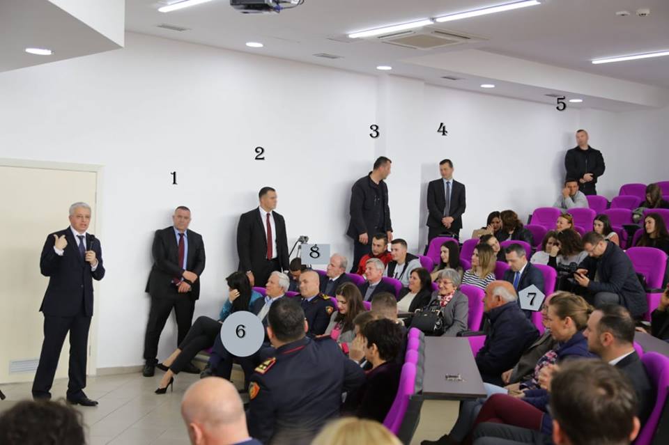 Ish-deputeti i Durrësit: 9 truproja për ministrin. Hall të madh paske! (VIDEO)
