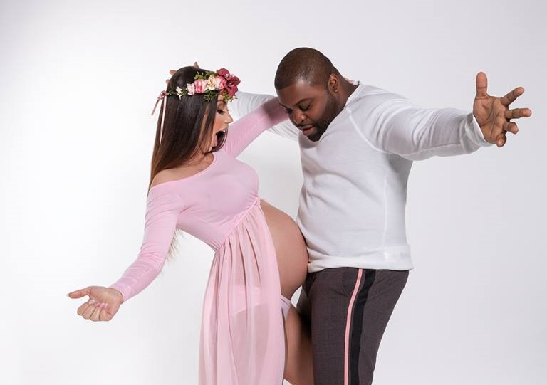 Nënë për herë të parë, këngëtarja shqiptare tregon pse mbajti të fshehtë shtatzëninë