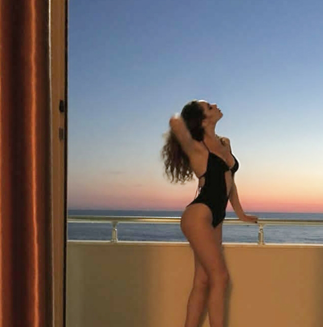 Velina e re e “Xing me Ermalin”, si ia rrëmbyen kurorën e Miss-it vitin e shkuar