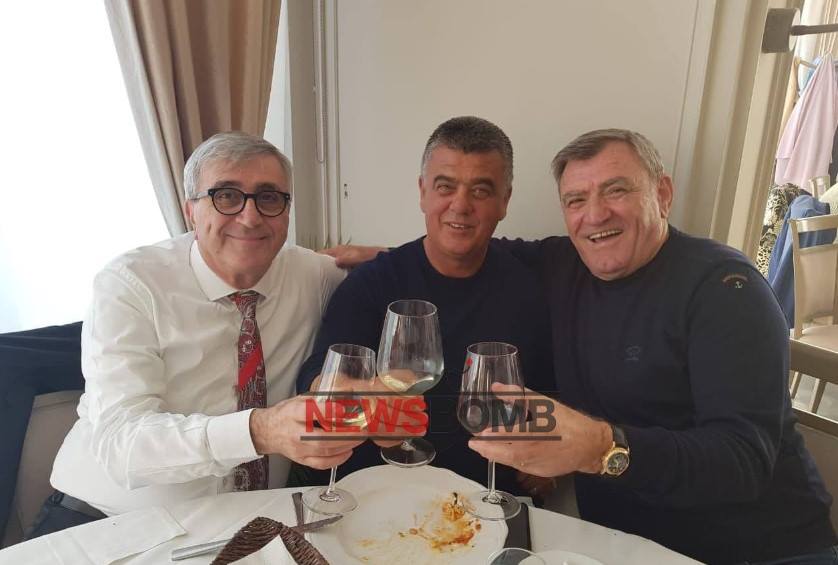 Opozita protestë në Tiranë/ Agron Duka dhe Lefter Koka për drekë me deputetin Xhelili