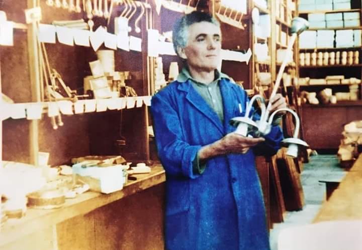 Pikëtakimi i dikurshëm i qytetarëve të Durrësit; dyqani i Kadriut