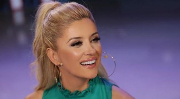 Alketa Vejsiut i ndodh incidenti i papritur në skenë