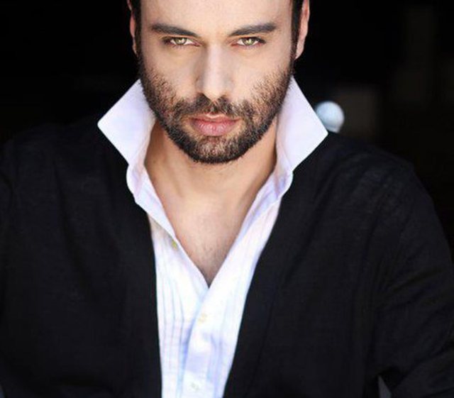 Moderatori i njohur e pranon: Po, kam tradhtuar dhe mu shtua dashuria