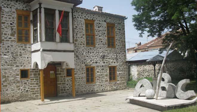 Sot festohet 7 Marsi, Dita e Mësuesit!