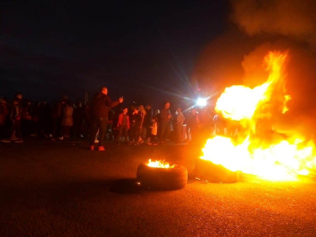 Banorët e Astirit sërish në protestë, djegin gomat në rrugë