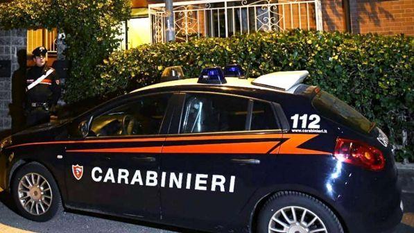 Nuk lante mirë enët, gruaja mbyll burrin në papafingo