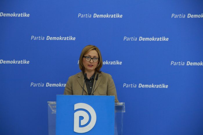 Helmimi i 11 nxënësve, PD: Qeveria s’po kursen as fëmijët