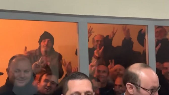 Gjykata lë në burg Florenc Hoxhën dhe protestuesit e opozitës