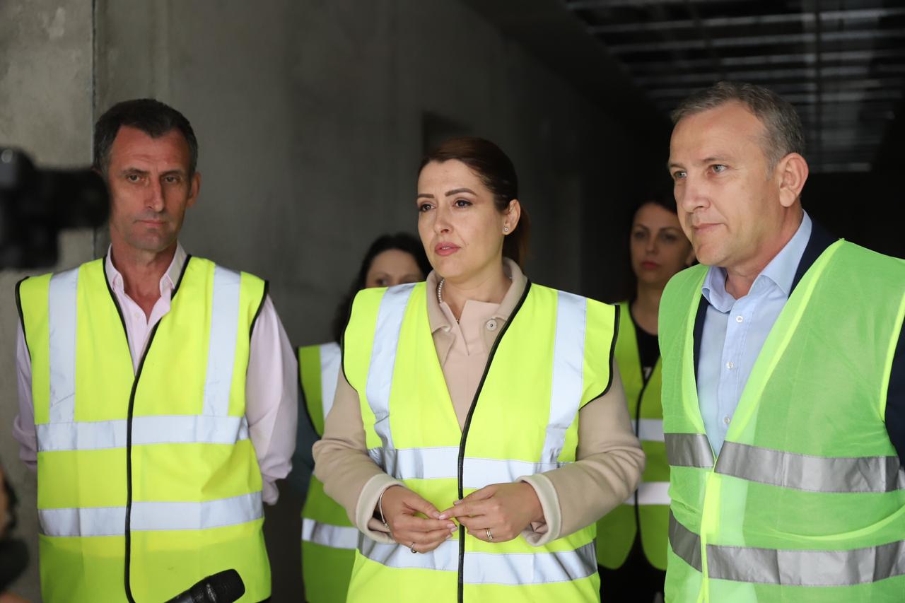 Shërbim 24-orësh dhe ambulancë në dispozicion për emergjencat në Vorë