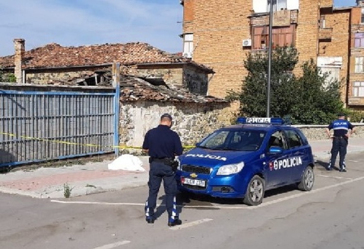 Po dërgonte çantën me para në bankë, dy veta godasin me levë pronarin e ‘Exchange’-it