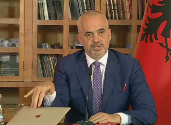 “Një burrë shteti rri në fron”, Rama replikon me komentuesit