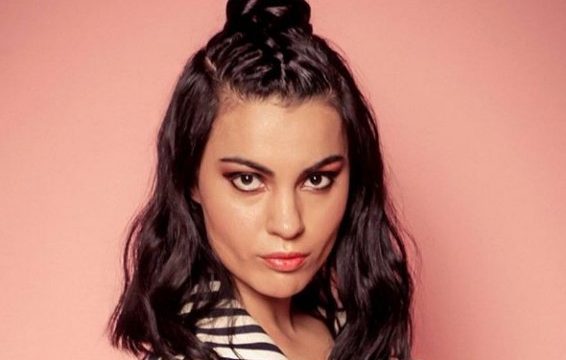 Anjeza Shahini publikon foto të vogëlushes Victoria