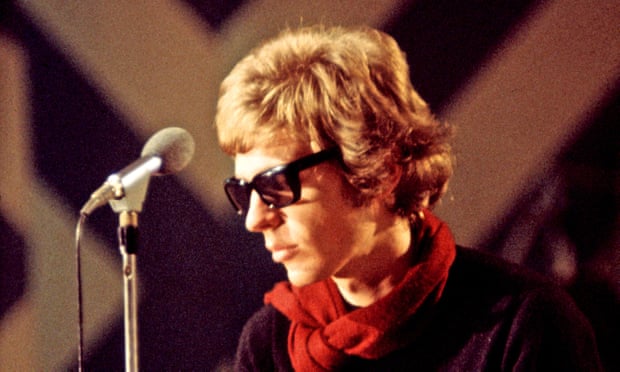 Vdes këngëtari dhe kompozitori i famshëm