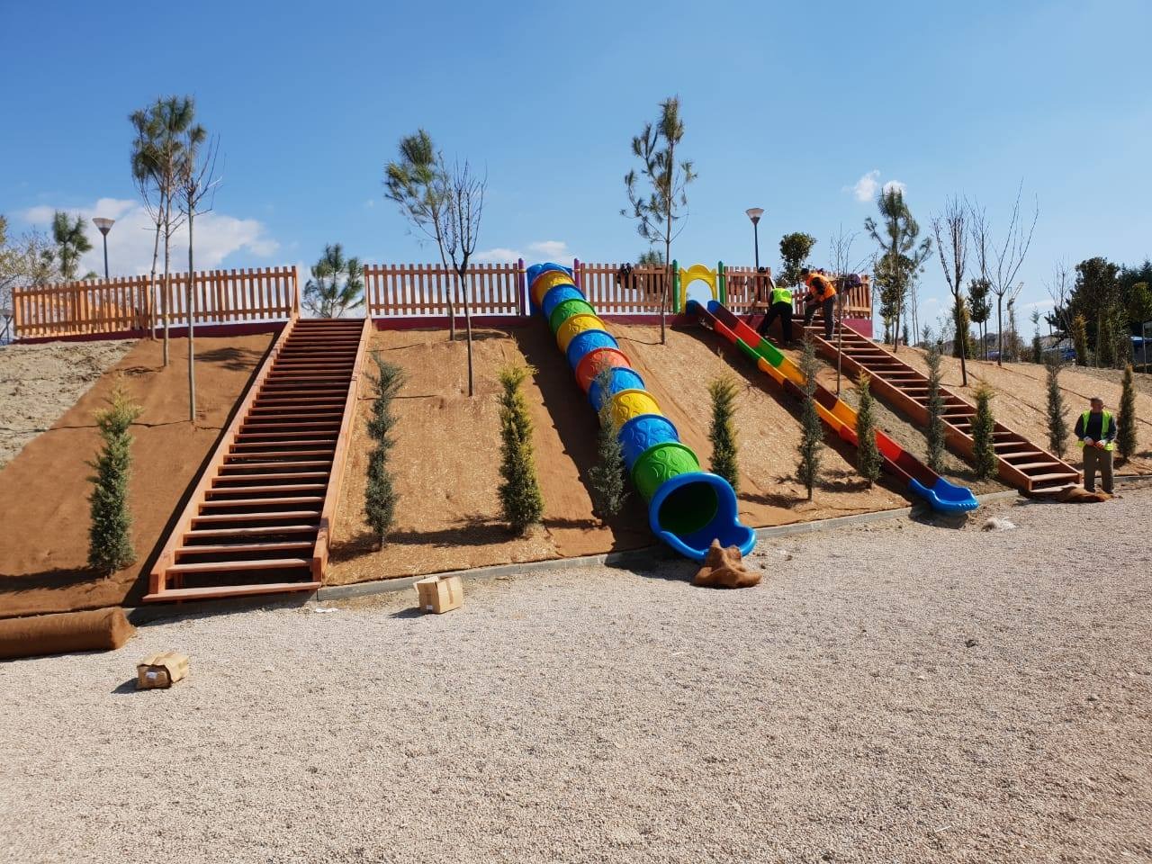 Liqeni artificial me një kënd të ri lojërash. Oaz ekologjik për të vegjlit