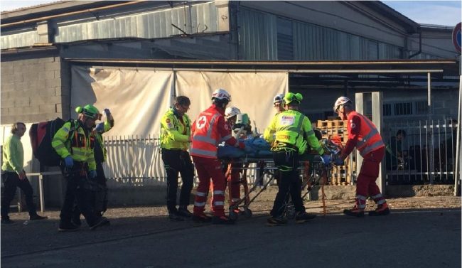 Aksidenti i frikshëm, vdes në Itali shqiptari që iu këput krahu në punë