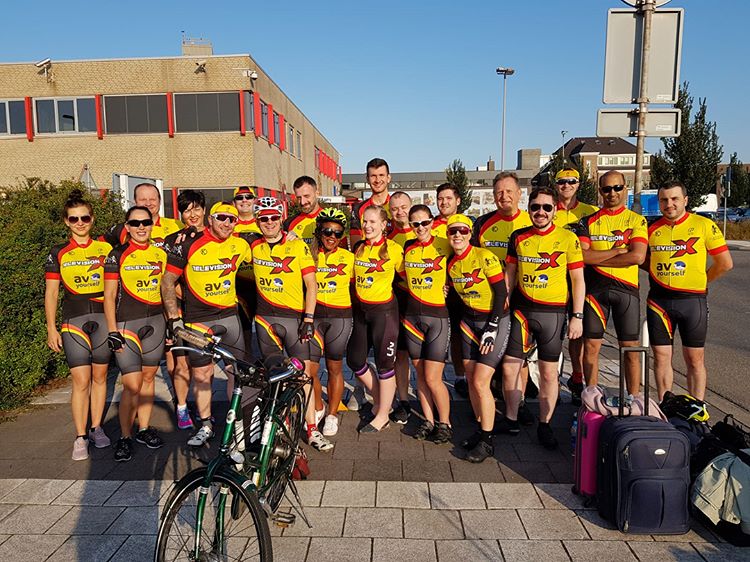 Anglezët hapin klub çiklizmi me “pornostare”