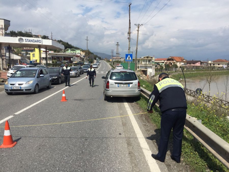 Makina përplas biçikletën, vdes 50-vjeçari