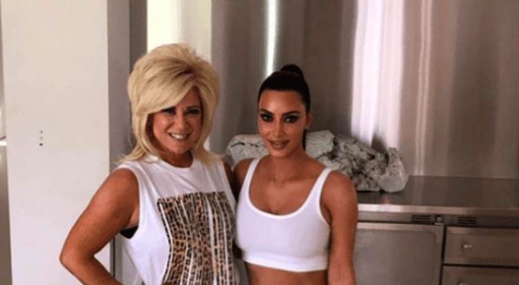 Kim Kardashian takon fallxhoren e famshme