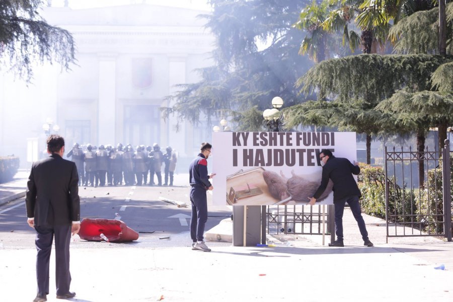 Stacioni gjerman ZDF/ Vala e protestave kundër qeverisë ‘Rama’ po rritet