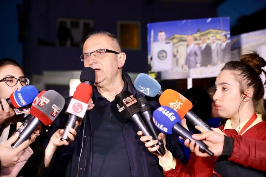 Vasili, Ramës nga ‘Unaza e Re’: Ik me të mirë, ose do të ikësh me pahir