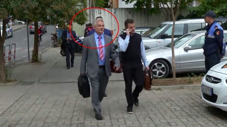 Çfarë ka në telefonin e avokatit, gazetarja tregon detaje