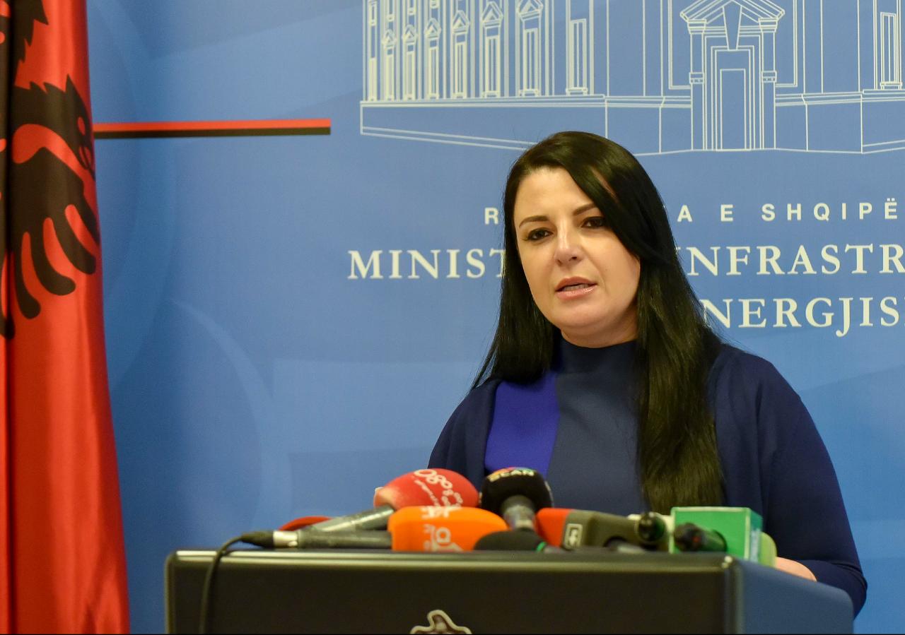 Balluku interpelancë me prodhuesit e energjisë së rinovueshme: Po punojmë për të gjetur zgjidhje