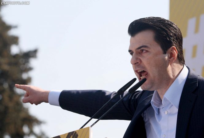 ‘Ngrihemi në këmbë’, Basha ndez motorët për protestën e 16 marsit (VIDEO)