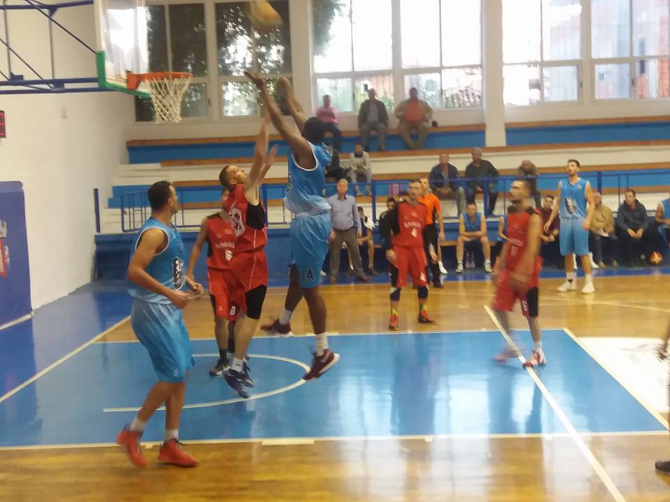 Basketboll/ Fitojnë Teuta dhe Goga basket